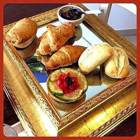 Dimora Delle Rondini Couette-café 4*
