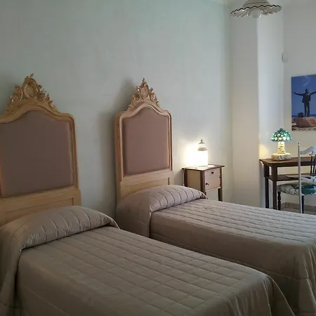 Dimora Delle Rondini Couette-café 4*